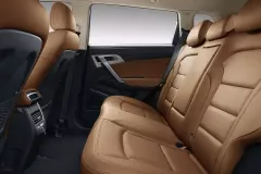 geely-atlas-1-vtoroy-ryad-2